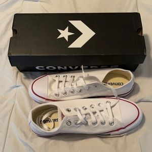 Women’s white low top converse